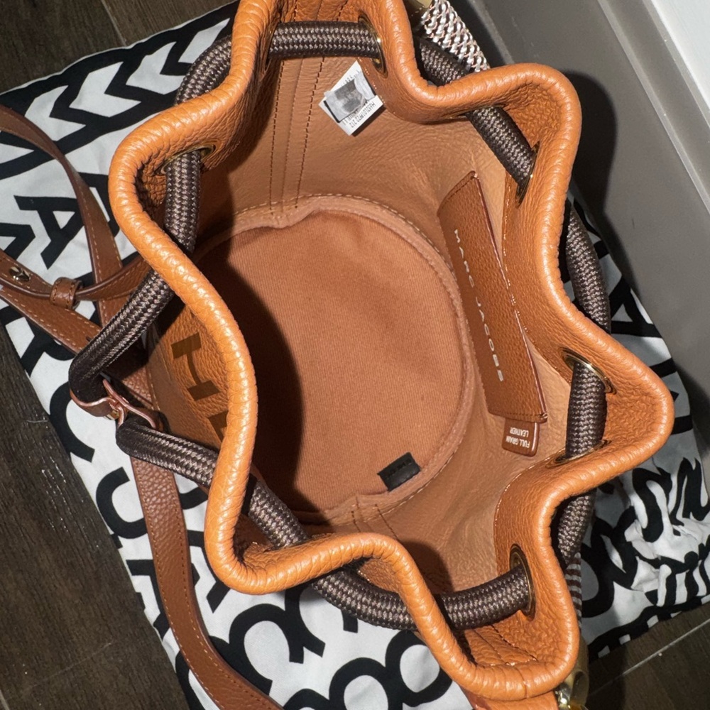Marc Jacobs Caramel Brown Pebbled Leather Bucket Crossbody Bag - Picture 3 of 8